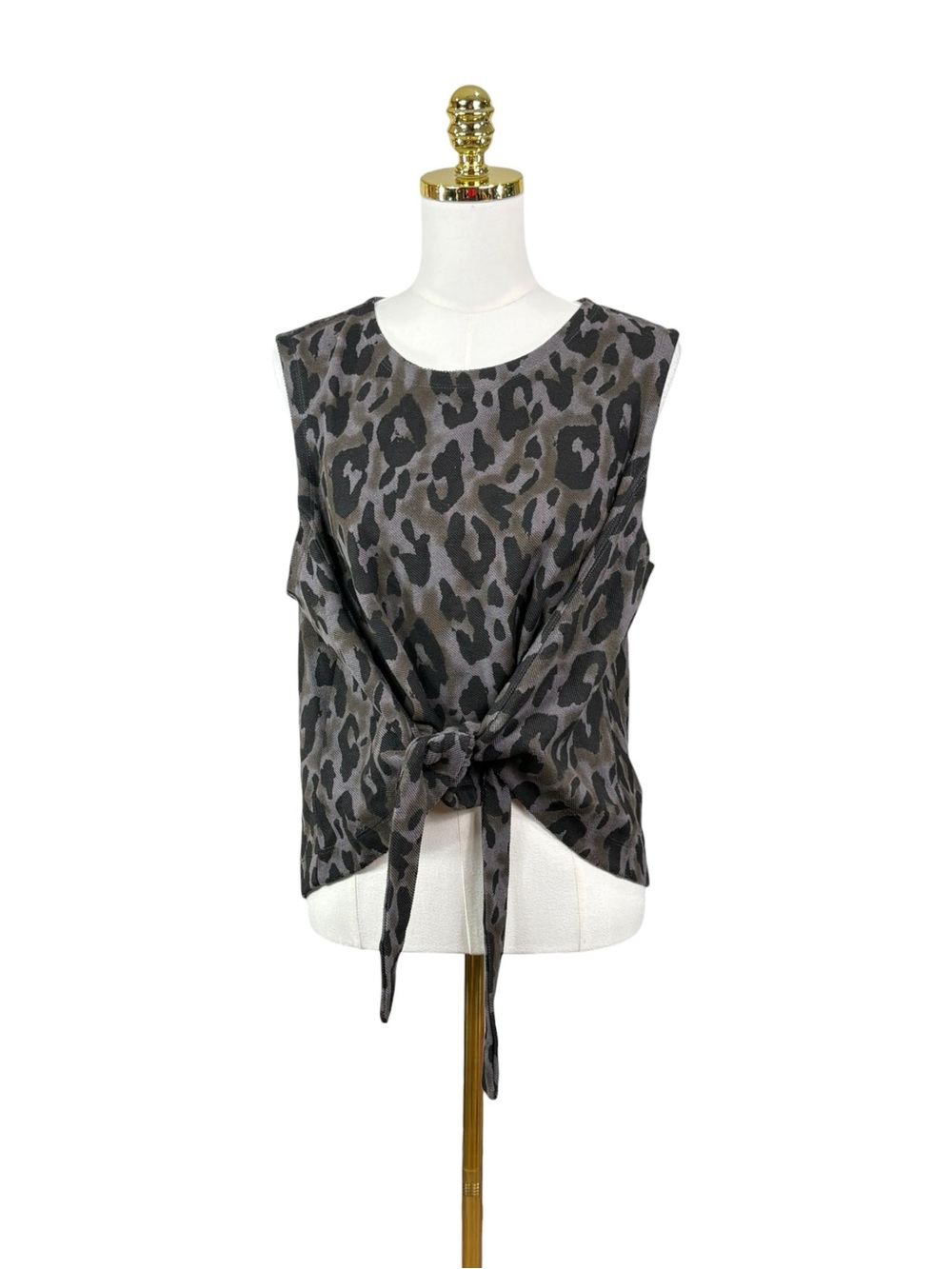 Woman’s Davi & Dani leopard print cottage tie waist tank size M